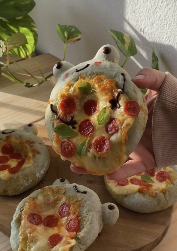 Cutest Froggy pizza recipe, so easy and fun!