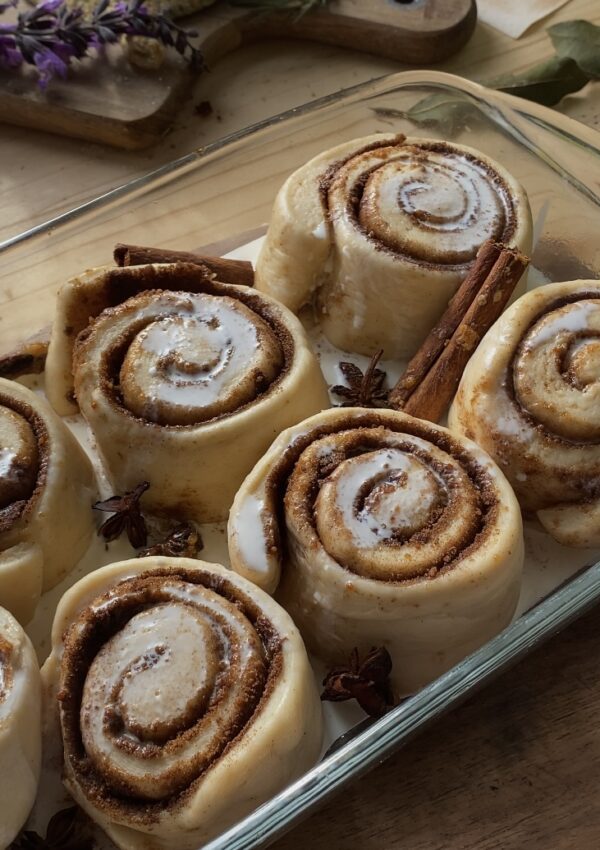 Fluffy cinnamon rolls with heavy whipping cream