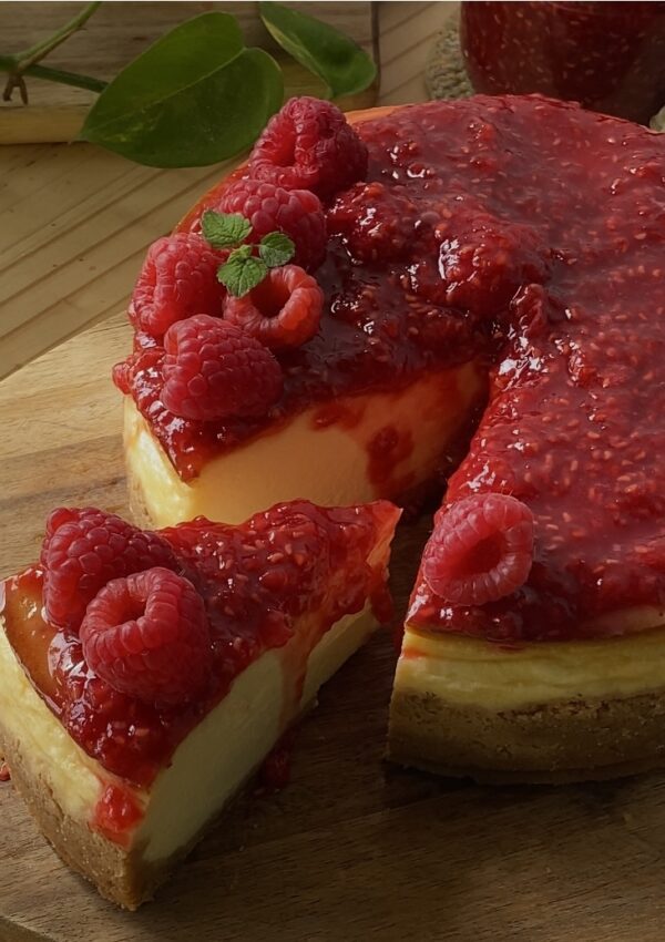 Cheesecake with homemade raspberry jam