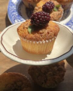 blackberry crumble muffins