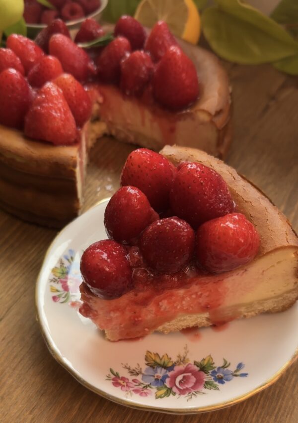 The Ultimate Baked Creamy Strawberry Cheesecake: Easy, Rich, and Irresistible!