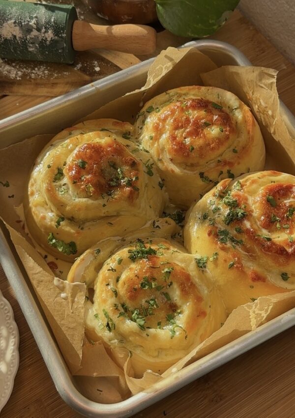 Buttery cheese Garlic Rolls, everyone will love them!