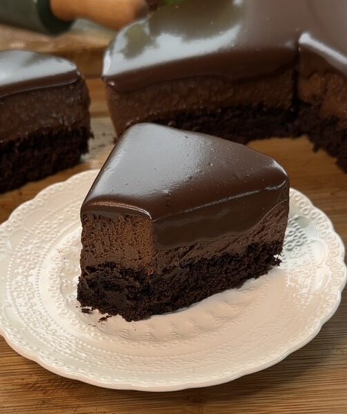 How to make a Dark chocolate mousse cake at home