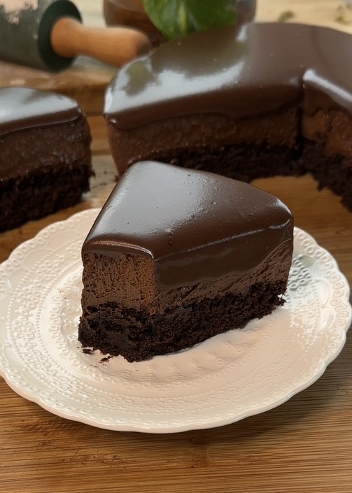 How to make a Dark chocolate mousse cake at home